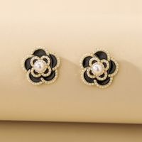 Retro Drop Oil Pearl Flower Female Fashion Sweet Earrings Wholesale main image 1