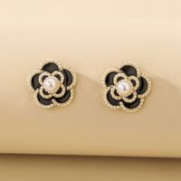 Retro Drop Oil Pearl Flower Female Fashion Sweet Earrings Wholesale main image 2