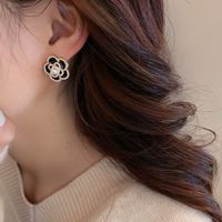 Retro Drop Oil Pearl Flower Female Fashion Sweet Earrings Wholesale main image 5