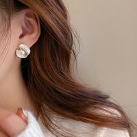 Simple Retro Pearl Geometric Female Fashion Alloy Earrings Wholesale main image 3