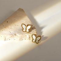 Mode 18 Karat Gold Natürliche Weiße Muschel Schmetterlingsform Edelstahlbolzen main image 5