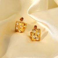 Retro Inlaid Pearl Hammer Pattern Square Wide-faced Geometric Stud Earrings 18k Gold Stainless Steel main image 4