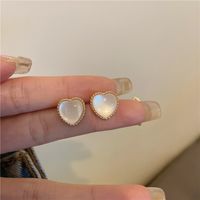 Retro Fashion Elegant White Heart Small Stud Earrings Women main image 4