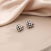 Creative Three-dimensional Peach Heart Checkerboard Stud Earrings Female main image 5