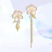 Fashion Pastoral Style White Flowers Asymmetric Tassel Alloy Earrings sku image 1