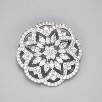 Broche Classique En Cuivre Et Zirconium Incrusté De Fleurs Creuses main image 1