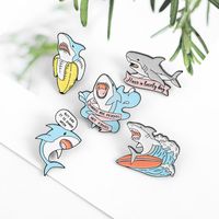Broche De Aleación De Aceite Por Goteo Con Letras De Serie De Tiburón Creativo De Dibujos Animados main image 3