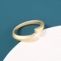 Einfache Mode Glänzend Kupfer Ring Paar Nachahmung Gold Zubehör Großhandel main image 1