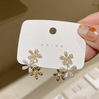 Simple Inlaid Zircon Pearl Flower Shaped Alloy Earrings Wholesale main image 5