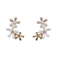 Simple Inlaid Zircon Pearl Flower Shaped Alloy Earrings Wholesale main image 6