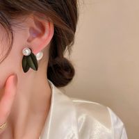 Korean Style Asymmetric Pearl Flower Leaf Alloy Earrings Wholesale main image 5
