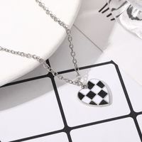 New Peach Heart Dripping Oil Checkerboard Lattice Alloy Necklace Wholesale main image 5