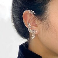 Clips De Oreja De Diamantes De Borla Asimétrica Larga De Moda Sin Agujeros Para Las Orejas sku image 7