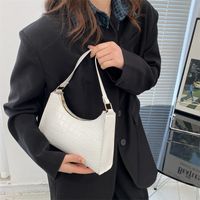 Nouveau Sac Portable De Printemps Rétro Pour Femmes Sous Les Aisselles24.5 * 17 * 6.5cm main image 3