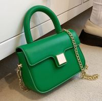 2022 New Fashion Solid Color Chain Messenger Handbag 18*12*6cm main image 1