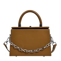2022 New Fashion Solid Color Messenger Chain Small Handbag 20.5*14*7cm main image 6