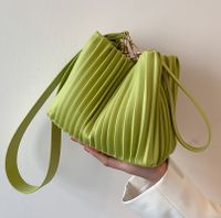 Spring And Summer New Pleated Solid Color Messenger Bucket Bag 29*16.5*12 main image 1