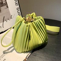 Spring And Summer New Pleated Solid Color Messenger Bucket Bag 29*16.5*12 main image 4