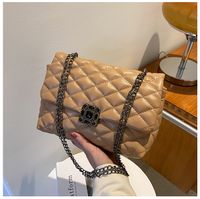 New Fashion Geometric Chain Rhombus Embossed Messenger Bag 26*17*10cm sku image 2