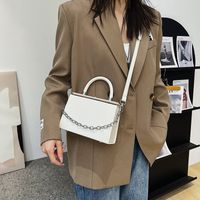 2022 New Fashion Solid Color Messenger Chain Small Handbag 20.5*14*7cm sku image 1