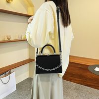 2022 New Fashion Solid Color Messenger Chain Small Handbag 20.5*14*7cm sku image 5