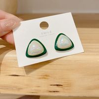 Pendientes De Tuerca De Aleación Geométrica Para Mujer Con Perla Verde Triangular Retro A La Moda main image 3