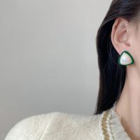 Pendientes De Tuerca De Aleación Geométrica Para Mujer Con Perla Verde Triangular Retro A La Moda main image 4