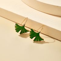 Mode Nouvelle Feuille De Ginkgo Boucles D&#39;oreilles Courtes En Alliage En Gros main image 6