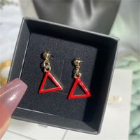 Nouvelles Boucles D&#39;oreilles En Alliage Féminin Géométrique Triangle De Couleur De Mode Simple main image 3