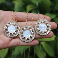 Jewelry Hollow Round Pearl Inlaid White Zircon Shell Catholic Pendant Collarbone Chain main image 1