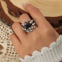 Creative Fashion Retro Exaggerated New Simple Flower Pistil Diamond Adjustable Alloy Ring main image 3