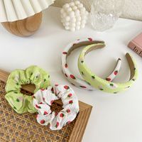 ربيع جديد الفراولة مطوي النسيج الإسفنج العصابة الشعر Scrunchies main image 1