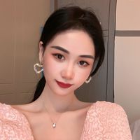 Korean Style Inlaid Crystal Heart Shaped Hollowed Alloy Stud Earrings Wholesale main image 3