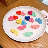 Early Spring New Color Matching Heart-shaped Hairpin main image 3