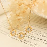 Fashion Simple Chrysanthemum Zircon Titanium Steel Plated 18k Gold Necklace main image 3