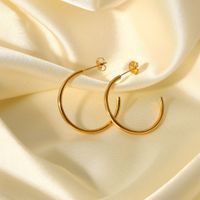 Boucles D&#39;oreilles Simples Pour Femme De Type C En Acier Inoxydable 30 Mm Et Or 18 Carats main image 2