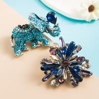 Fashion Flower Alloy Diamond Artificial Gemstones Women's Brooches main image 3