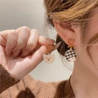 Einfache Kontrastfarbene Asymmetrische Ohrringe Mit Herz Und Süßem Bären main image 5
