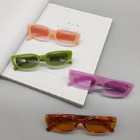 Lunettes De Soleil En Forme De V Carrées De Couleur Unie Transparente Géométrique De Mode En Gros main image 2