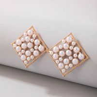 Boucles D&#39;oreilles Géométriques En Alliage Incrusté De Perles Carrées À La Mode main image 3
