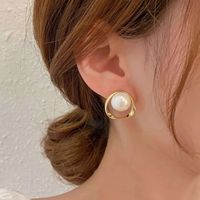 Fashion Pearl Earrings Retro Geometric C-shape Alloy Earrings sku image 1