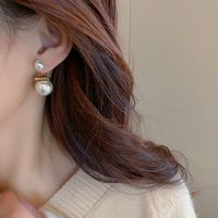 Retro Pearl Geometric Contrast Color Alloy Stud Earrings Wholesale main image 5