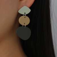 Nouvelles Boucles D'oreilles Pendantes En Acrylique De Couleur Contrastante À Coutures Géométriques main image 1