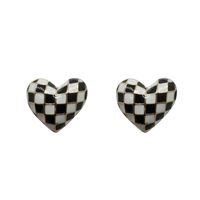 جديد أسود أبيض قطرة الشطرنج أقراط القلب ثلاثية الأبعاد main image 6