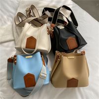 Mujeres Pequeña Cuero Sintético Color Sólido Estilo Preppy Balde Hebilla Magnética Bolso Cubo main image 3