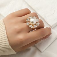 Fashion Creative Simple Diamond Pearl Clover Flower Alloy Ring main image 1