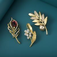 Fashion New Diamond-studded Brooch Clothing Accessories main image 1