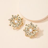 Small Daisy Summer New Simple Gold Flower Alloy Stud Earrings main image 3