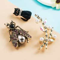 Fashion Diamond-studded Bee Cat Dragon Tail Bamboo Pearl Corsage Brooch Retro Accessories main image 2