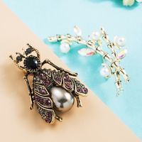 Fashion Diamond-studded Bee Cat Dragon Tail Bamboo Pearl Corsage Brooch Retro Accessories main image 3